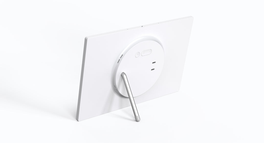 MEMKEE GO — AI Photo Frame, Synced From Memkee Home