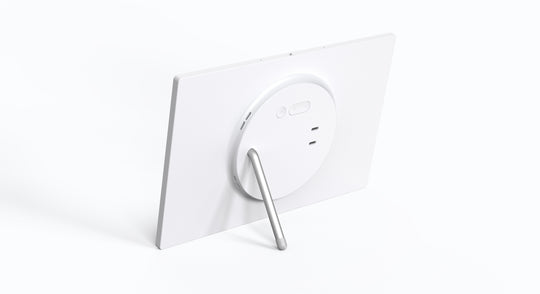 MEMKEE GO — AI Photo Frame, Synced From Memkee Home